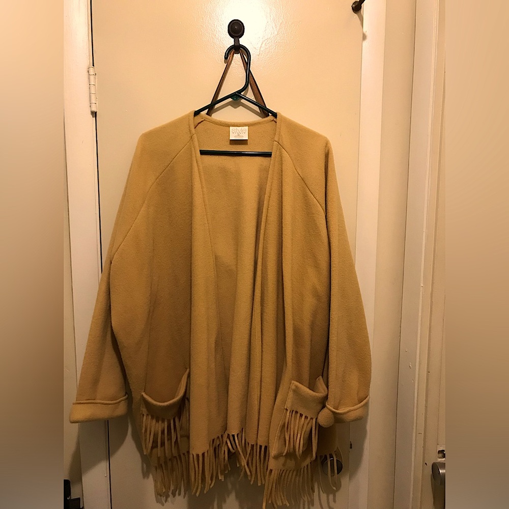 E) Style Studio Fringed Tan Shawl With Pockets M/L